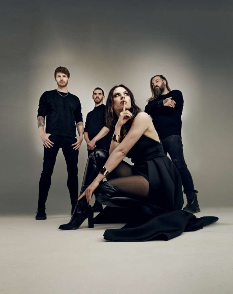 Band Foto Beyond The Black